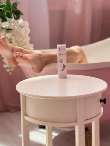 Long-acting_deodorant_for_feet_with_farnesol-2_82dcb683-8893-42fc-ab2b-e77931462d94